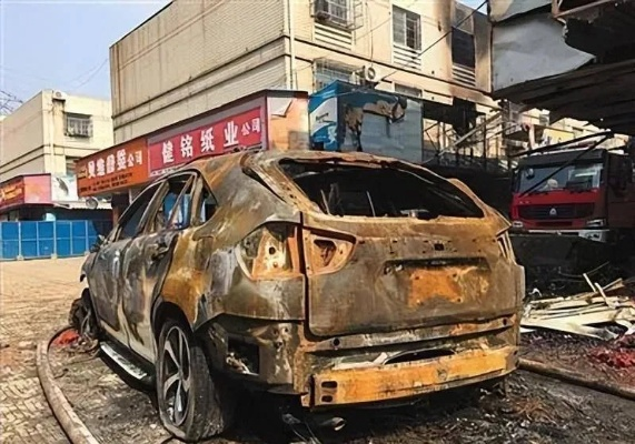 江西瑞昌一汽修店门前5辆车被烧毁,突如其来的灾难 江西瑞昌一汽修店门前5辆车被烧毁,突如其来的灾难